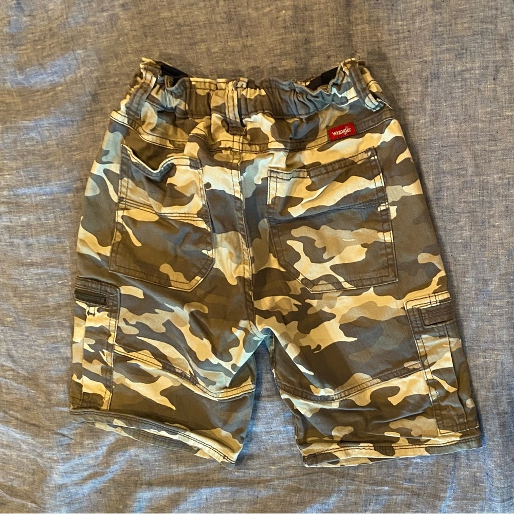 Wrangler set of 2 pair of cargo shorts for boys, size 12 Husky - Picture 3 of 5